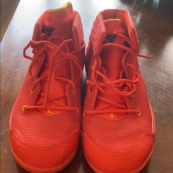 Nike size 6.5 Jordan Carmelo sneakers